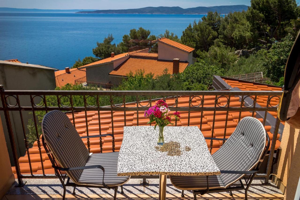 Apartments And Rooms By The Sea Brela, Makarska - 13118 Exterior photo