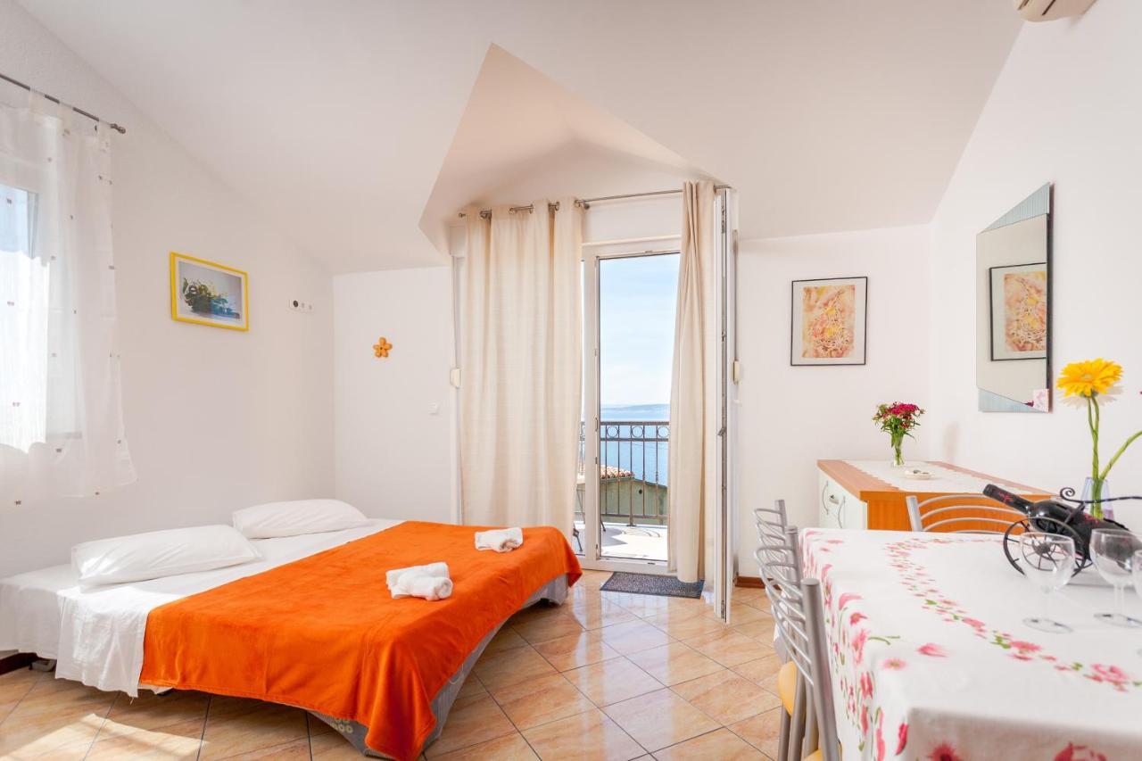 Apartments And Rooms By The Sea Brela, Makarska - 13118 Exterior photo