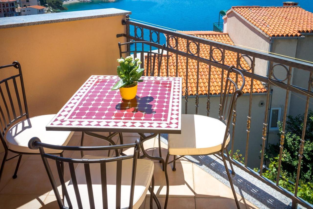 Apartments And Rooms By The Sea Brela, Makarska - 13118 Exterior photo